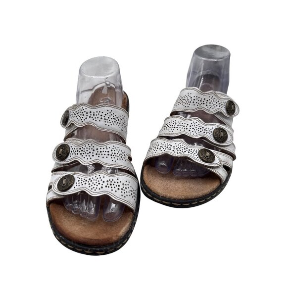 Clarks Size 10 White Perforated Leather Slide Sandals With Button Accents - Picture 2 of 10